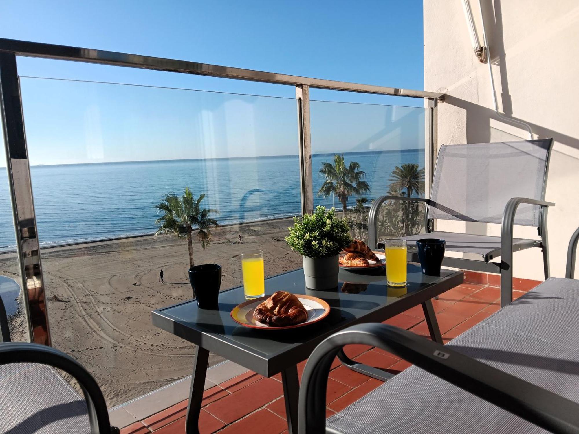 Alojamiento Iberia Playa إِستيبونا المظهر الخارجي الصورة