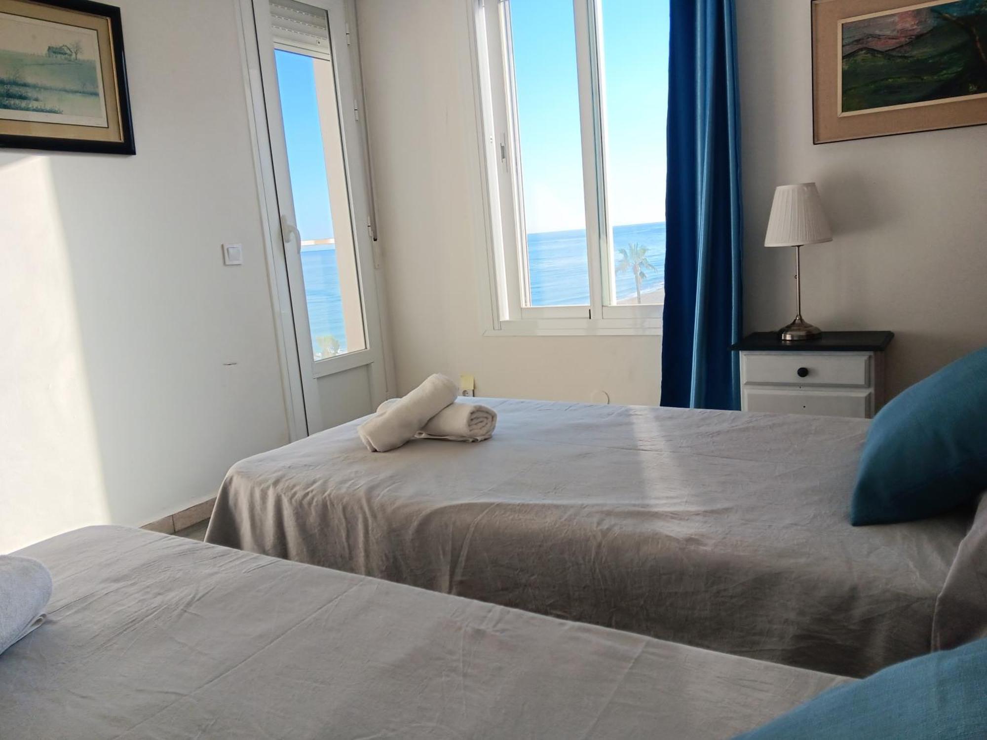 Alojamiento Iberia Playa إِستيبونا المظهر الخارجي الصورة