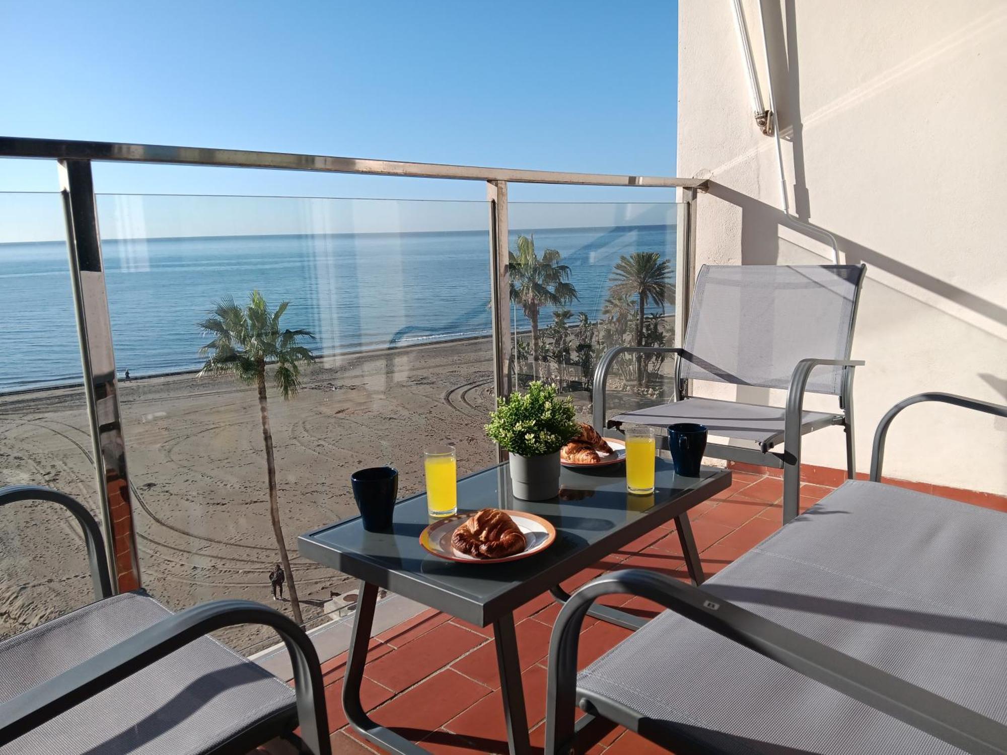 Alojamiento Iberia Playa إِستيبونا المظهر الخارجي الصورة